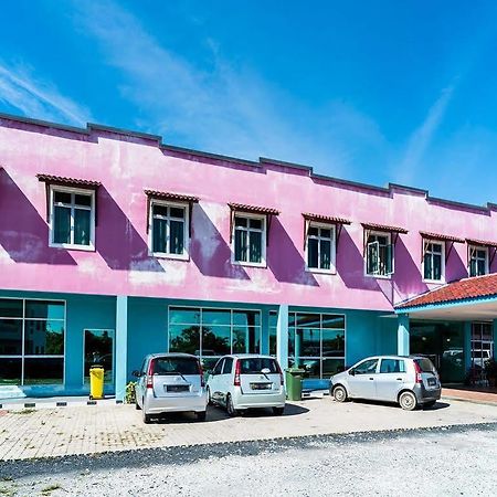 Oyo Rooms Langkawi Airport Padang Mat Sirat Exterior foto